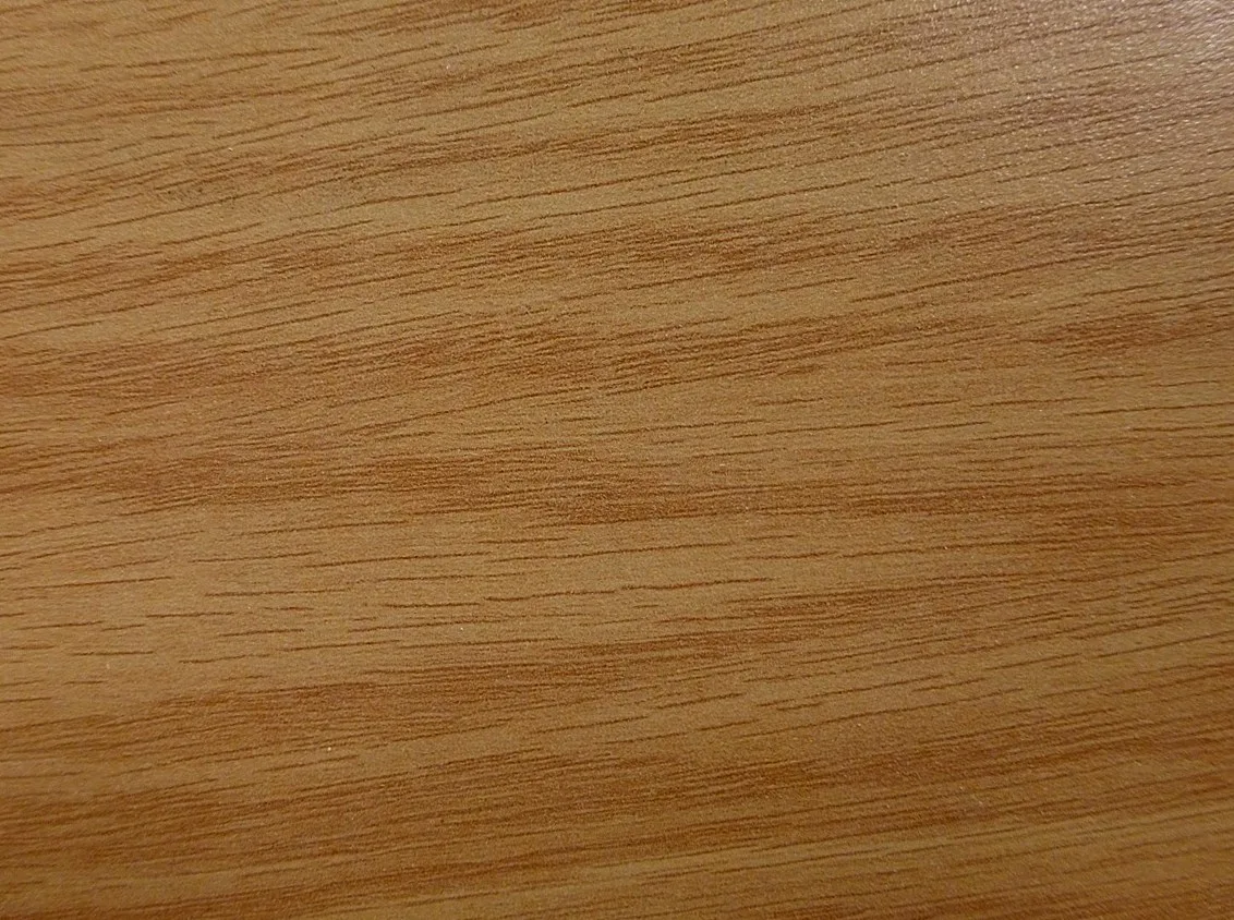 明るい木目の無垢材の板